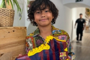 每体介绍巴萨U12日本天才：重炮手西山芯太，有如拉菲尼亚化身