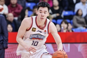 遭遇严防！郭昊文半场10中2仅拿到8分4助攻1抢断