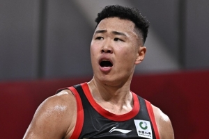 赢球功臣！贺希宁12投7中&罚球8中8得25分4板3助1断 正负值+15