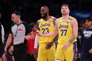 背靠背能否终结连败？ESPN明日胜率预测：湖人为53.8% 老鹰46.2%