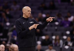 湖人全队命中率48.8%！国王主帅：我们的防守正在进步