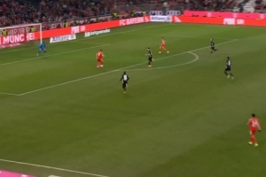 门前无私送助攻！凯恩：团队高于个人，那种时刻传球才正确