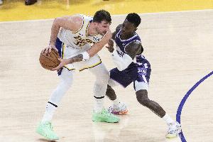 皮尔斯：东契奇谈施罗德合同问题&这很敏感 基本上在骂后者是傻瓜