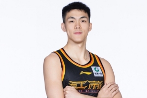 媒体人：江苏能处理关键球的人太少了 但庞峥麟是真挺勇的