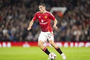 记者：加拉塔萨雷否认有意引进乌加特，曼联也无意在冬窗出售他