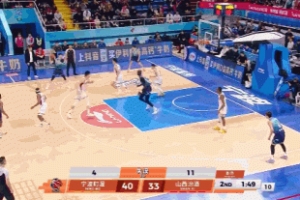 搞笑来了？宁鸿宇接球启动自己拌蒜走步违例