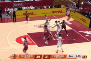 自己打了一波！徐昕防守端遮天大帽 跟进补篮得分&个人连拿7分