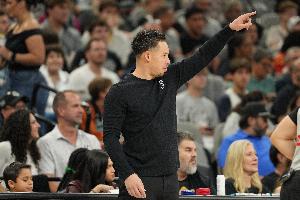 马刺今日仅得98分赛季首次不过百 输21分创本赛季最大输分差