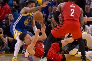 孙悦：杨瀚森受到的冲击力比我们看到的要大很多 这个疼装不出来