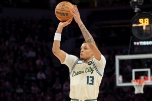 手感不佳！罗林斯14投5中&三分5中1得11分7板3助1帽 正负值-23