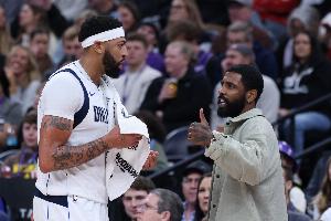 唏嘘！浓眉独行侠赛季基本结束 被交易后至今仅和欧文联手过一场