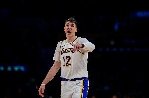 天天这么打就好了！拉拉维亚上半场6中5砍13分1助 三分3中3