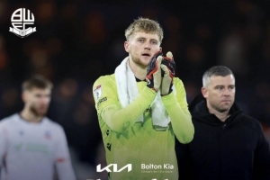 记者：切尔西准备召回外租门将沙曼-洛维，不排除让其留队可能