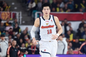 媒体人：焦泊乔加盟后最高效一战 近半年有些挣扎但看好他的发展