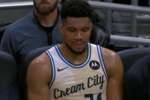 好像是哭了？雄鹿主场惨败 末节时字母哥情绪激动 深呼吸无奈摇头