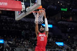 活力十足！奥科吉抢断反击一条龙 面对空篮飞身暴扣