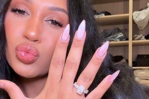 😍嫂子这身材真的好啊！嘴嫂晒出大钻戒💍和嘴哥订婚了！