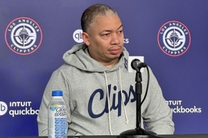 卢：祖巴茨上一场踩到了巴图姆的脚 小卡每场投7-9三分会改变进攻