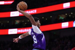 活力满满！新秀贝利开场空接暴扣&切入单臂劈扣