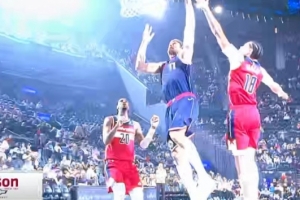 老夫聊发少年狂！大洛侧翼直杀内线 过掉防守单臂劈扣