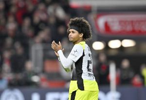 图片报：多特23岁边锋阿德耶米想转会，但已失去主力且无实质报价