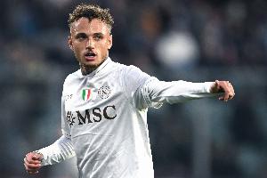 共和报：加拉塔萨雷报价求租诺阿·朗被拒，那不勒斯只愿意直接卖