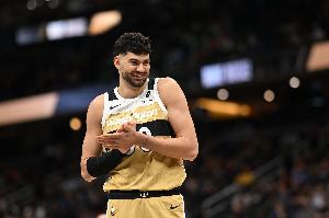 真要逆转？武克切维奇弧顶撤步三分 奇才追到仅差1分