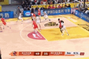 风驰电掣！广厦抢断反击 胡金秋助攻朱俊龙飞身暴扣