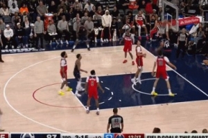 吃饼吃爽了！尼德豪泽篮下接球直接单臂砸扣