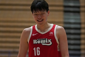 打得很主动！杨瀚森篮下接球转身攻筐被犯规 罚球命中拿下2分