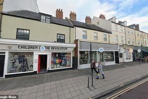 买下一条街！邮报：卡里克斥资160万镑，买下海滨小镇的五套房产