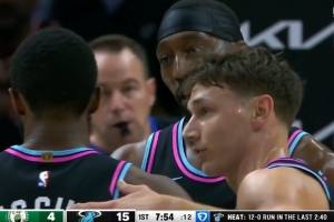 下马威！阿德巴约自投自抢一打三强起还加罚 热火12-0打停绿凯