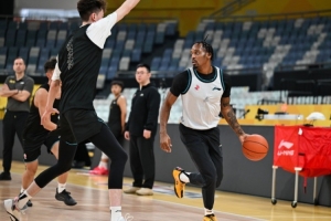 训练结束！明晚将迎来与广州男篮的对决