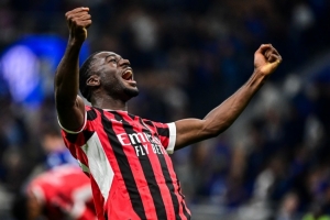 隆戈：加拉塔萨雷向福法纳经纪人提交报价，球员想留在米兰