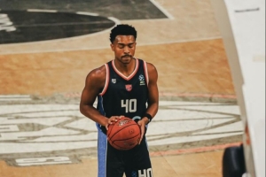 解说：同曦新外援汉兹真准 半场7记三分带队狂轰拿下70分