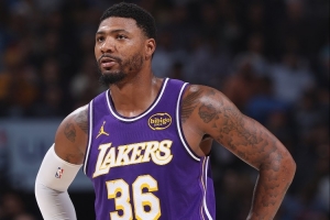 斯玛特：对手打我们之前三分命中率可能就20% 打我们就50%