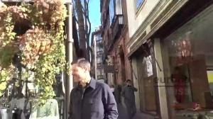 西媒晒视频：阿隆索下课首度露面后，面对镜头表示自己一切都好