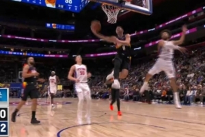 你还会这个！格雷森·阿伦空中漫步大拉杆 躲过康宁汉姆潇洒上进