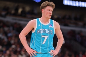 不会拉胯！4号秀克尼佩尔10中7&三分5中3高效贡献19分7板4助