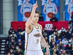 直播吧：赵继伟与妻子王君瑞参与马年辽视春晚录制 将参演小品