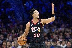 美记：一些球队已联系76人 询问在交易期内得到麦凯恩的可能性