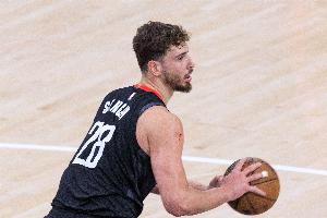 解说：火箭纵有再多篮板优势但命中率低迷 轮转过慢给太多空位3分