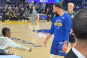 主场战尼克斯！库里赛前融合三大球动作热身 还和小追梦进行击掌