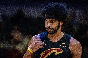 急求中锋升级！美记：步行者已考虑向骑士询价中锋贾勒特·阿伦