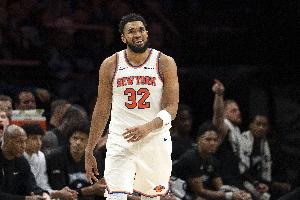 翻江倒海！唐斯14中6砍下17分20板2助1断1帽 其中8个前场板