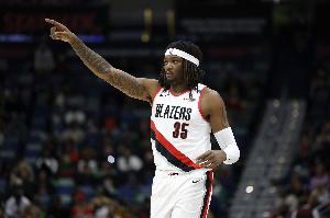 就是干这活的！罗威补防单臂大帽 随后积极卡位再补篮！