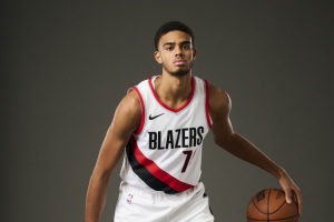 吃顿饺子！吕佩尔替补16分钟7投5中拿到13分3断 三分4中3