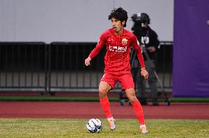 吕文君谈退役：真要踢也还能踢，但海港愿在青训岗位培养年轻教练