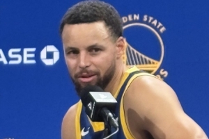 库里谈库明加申请交易：还没和他聊过 这事不会对球队造成干扰