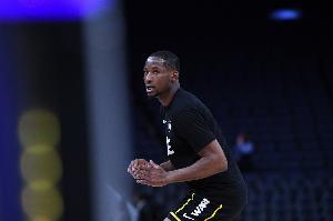 TA：库明加“诈伤”后在更衣室消失了 比赛结束便人间蒸发